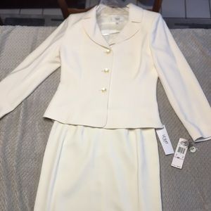 NWT Women’s Le Suit petite skirt and jacket